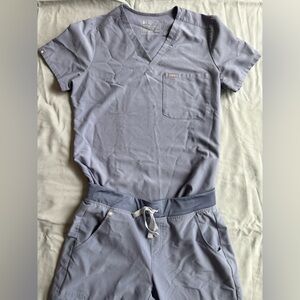 Figs Women's Scrub Set